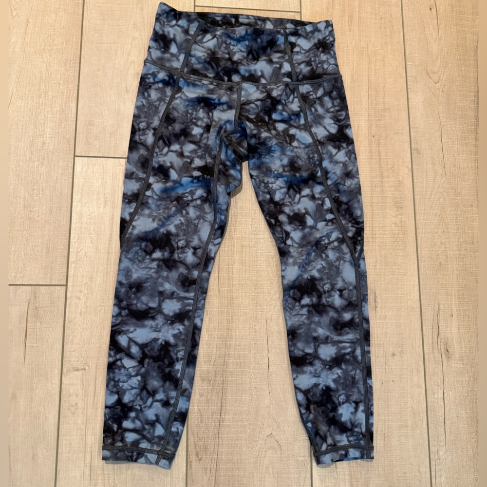 Athleta Salutation Gray And Black Patterned Leggi… - image 1